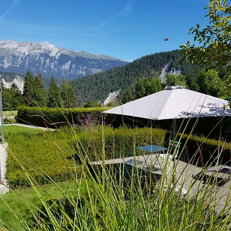 Carrera - Mit Traumgarten Appartement Valendas