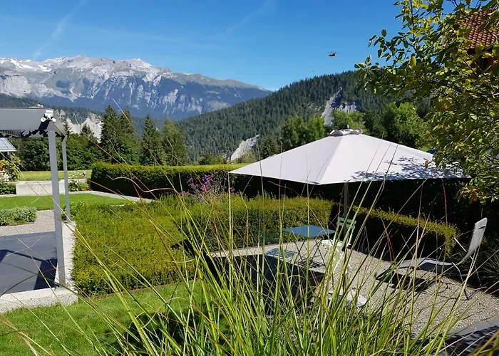 Carrera - Mit Traumgarten Appartement Valendas