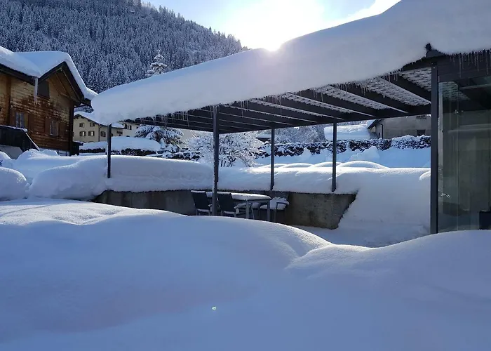 Carrera - Mit Traumgarten Appartement Valendas