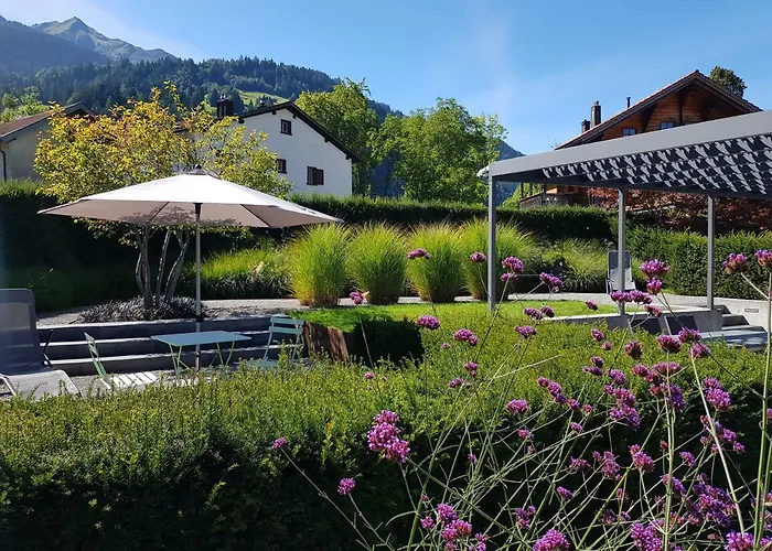 Apartment Carrera - Mit Traumgarten Valendas