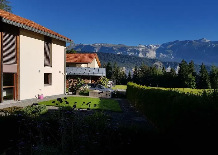 Carrera - Mit Traumgarten Apartment Valendas